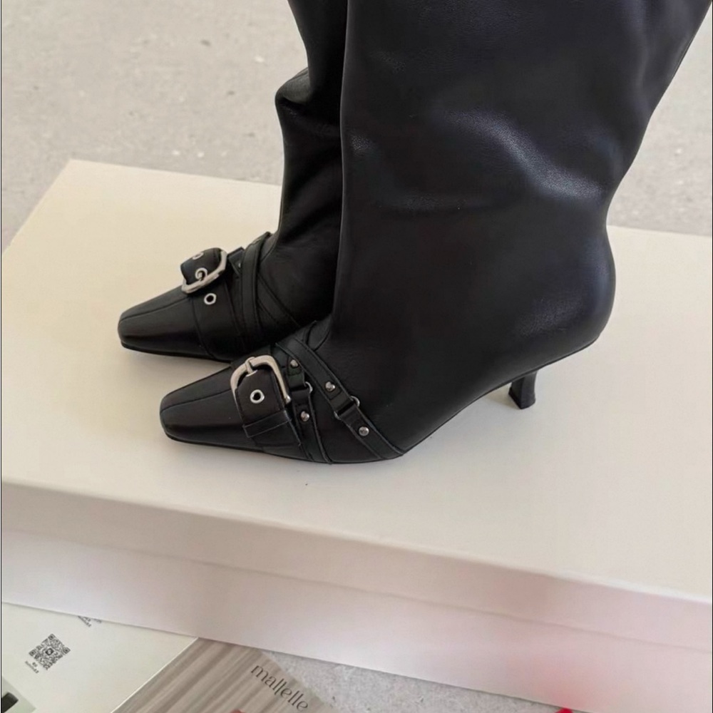 Lambskin stiletto heel boots with fur trim - Picture 7 of 9